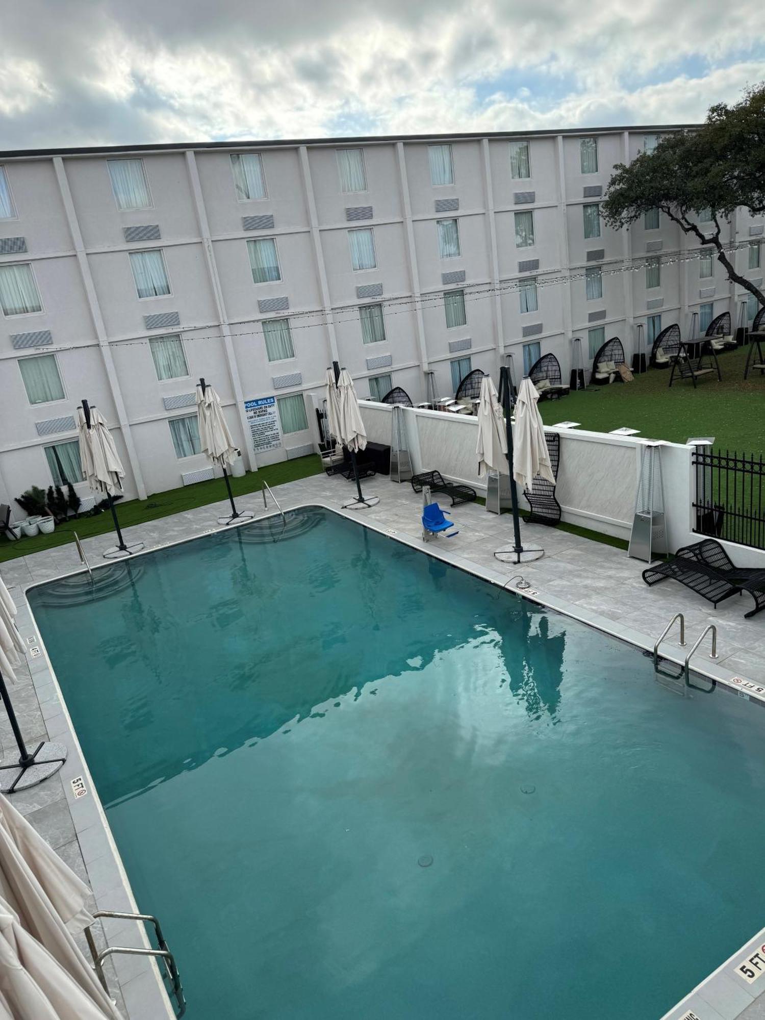 Ramada By Wyndham Dfw Airport Hotel Irving Luaran gambar