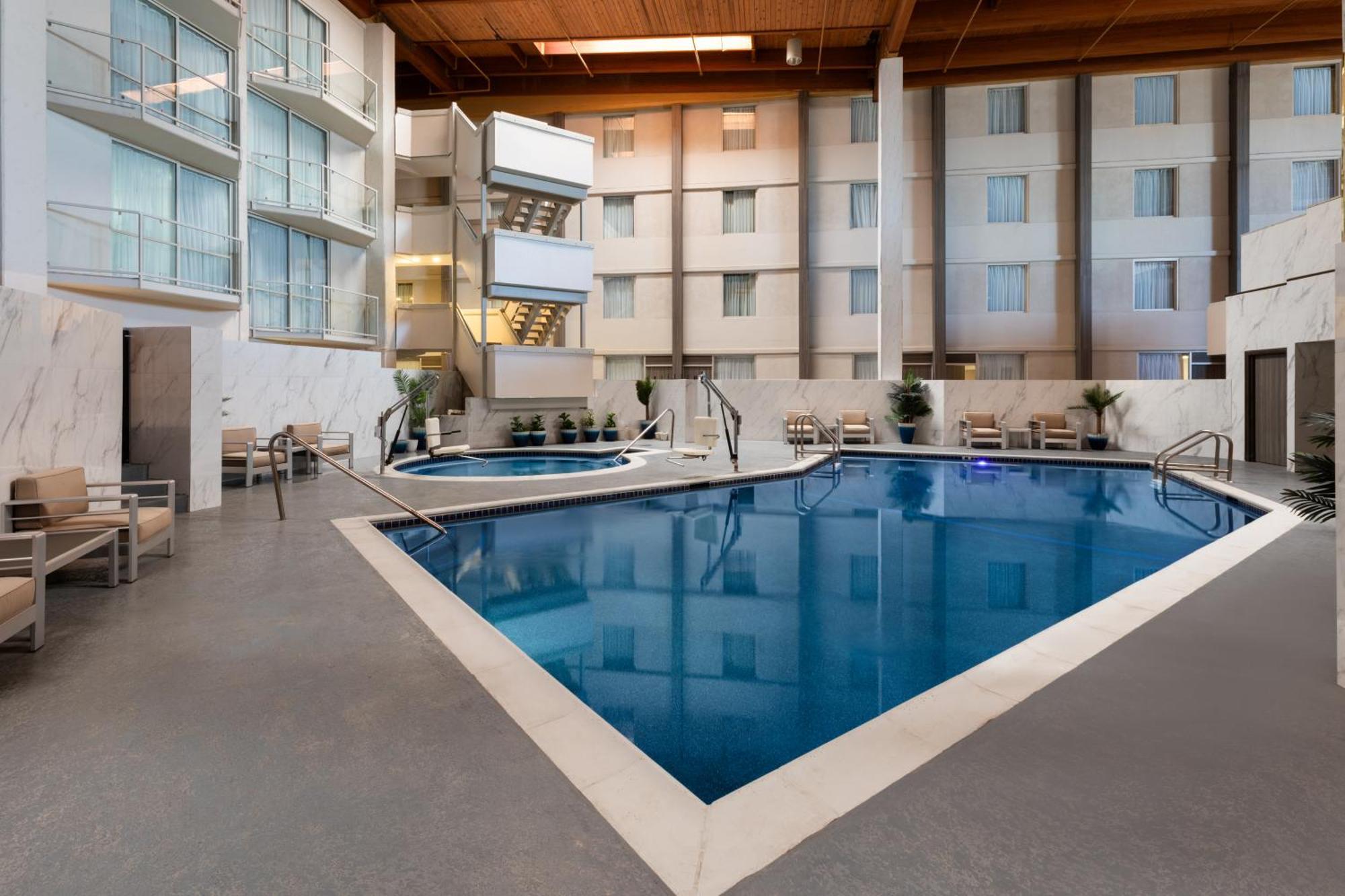 Ramada By Wyndham Dfw Airport Hotel Irving Luaran gambar